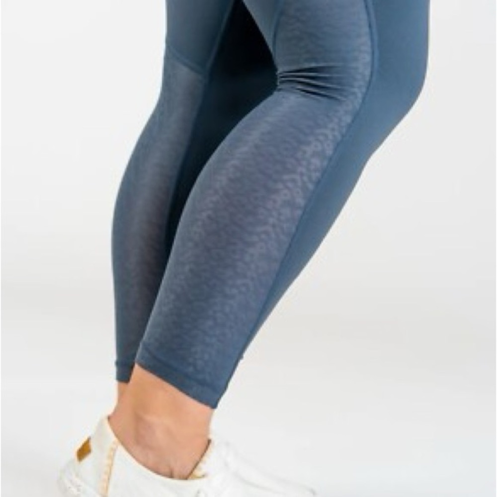 NWOT Women's Curves N Combat Boots High-Waisted Blue Leggings, Leopard Mesh - Picture 4 of 11